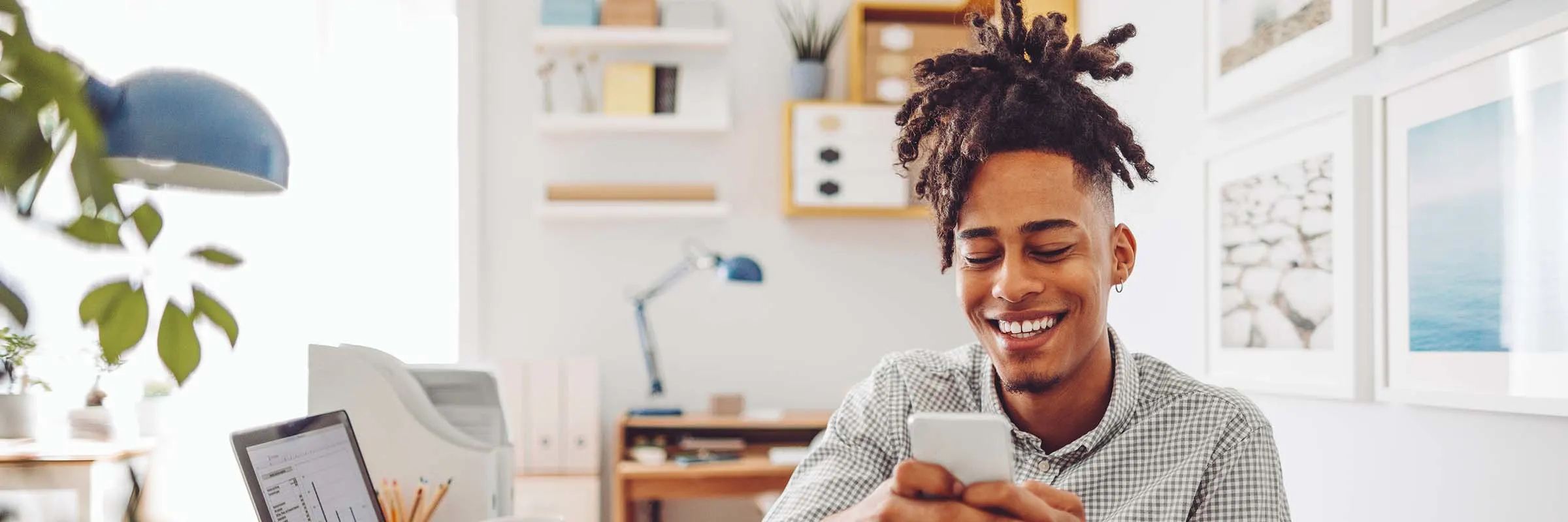 A man looking at a his smartphone.